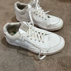 On THE ROGER Advantage Tennis White Sneakers